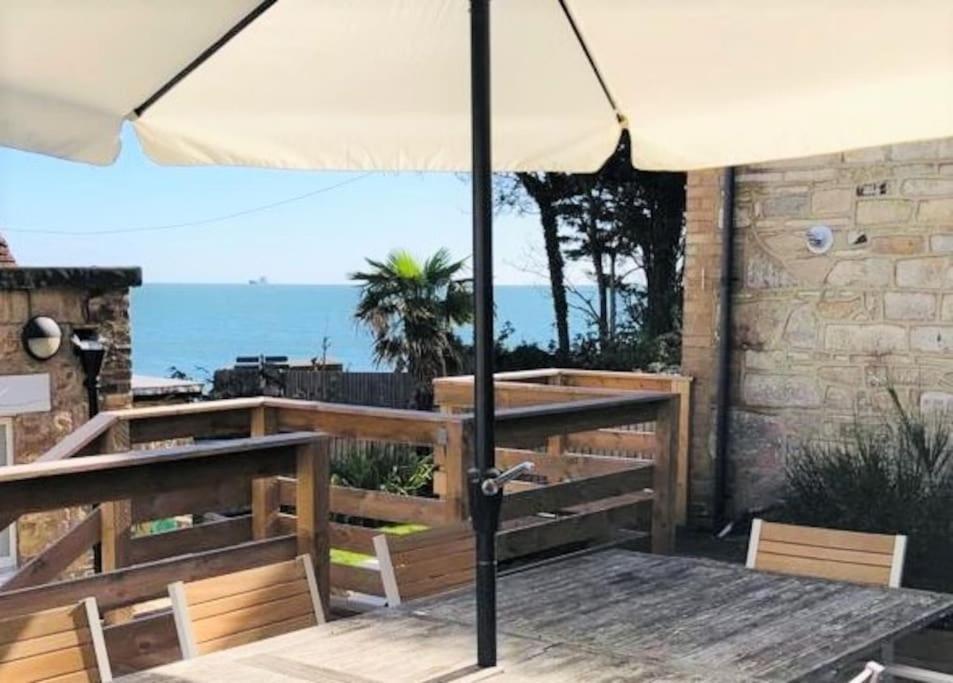 The Old Boat House, Seaview - Seafront Three Bedroom Cottage With Separate Two Bedroom Annexe Ngoại thất bức ảnh