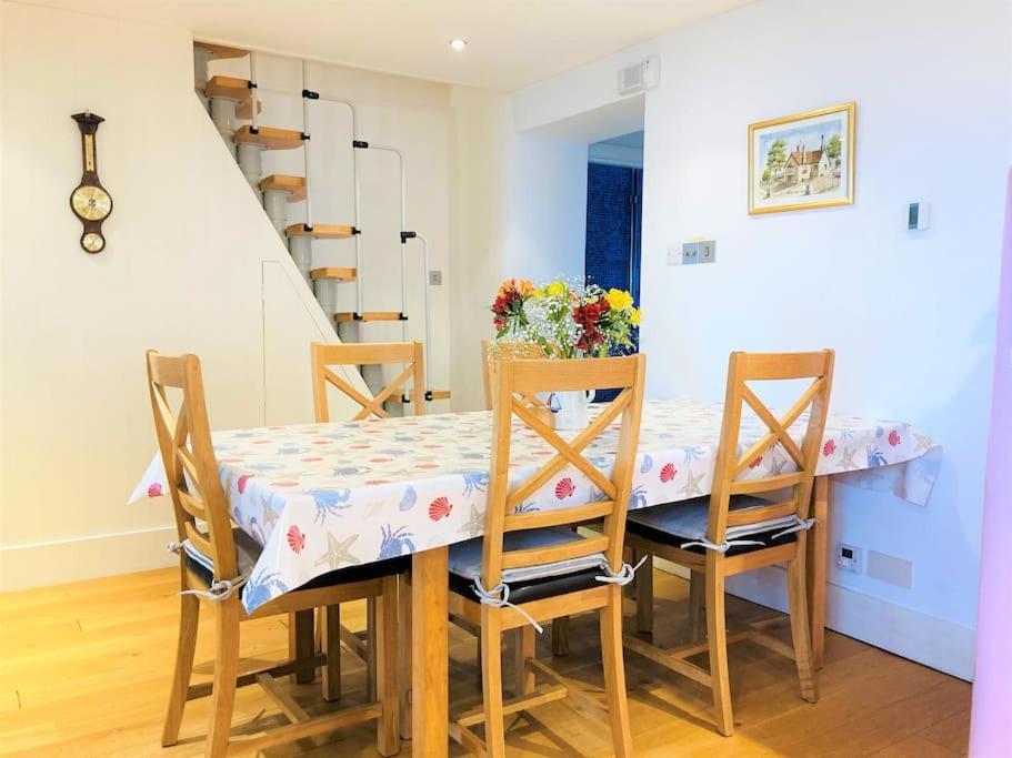 The Old Boat House, Seaview - Seafront Three Bedroom Cottage With Separate Two Bedroom Annexe Ngoại thất bức ảnh